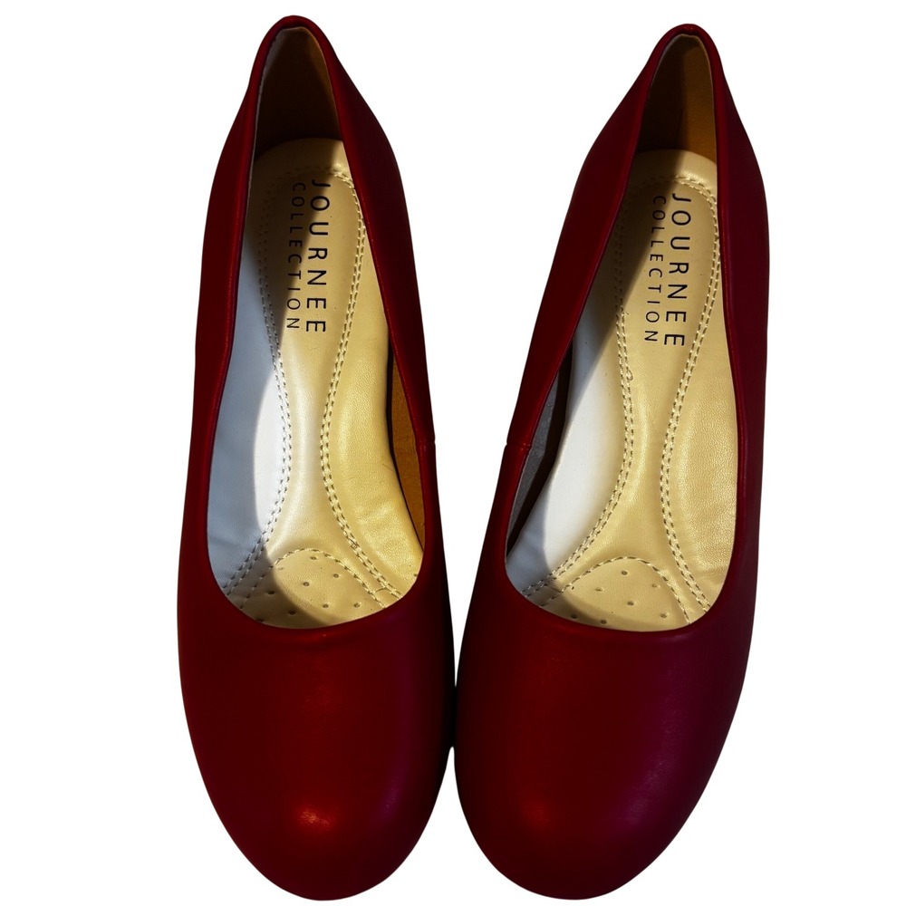 Journee Collection Women's Heel Pumps Round Tow Red Faux Leather Sz 8 Comfort